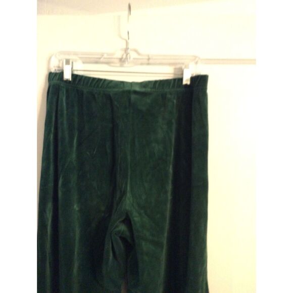 Elegant Green Velvet Pants - Picture 2 of 5